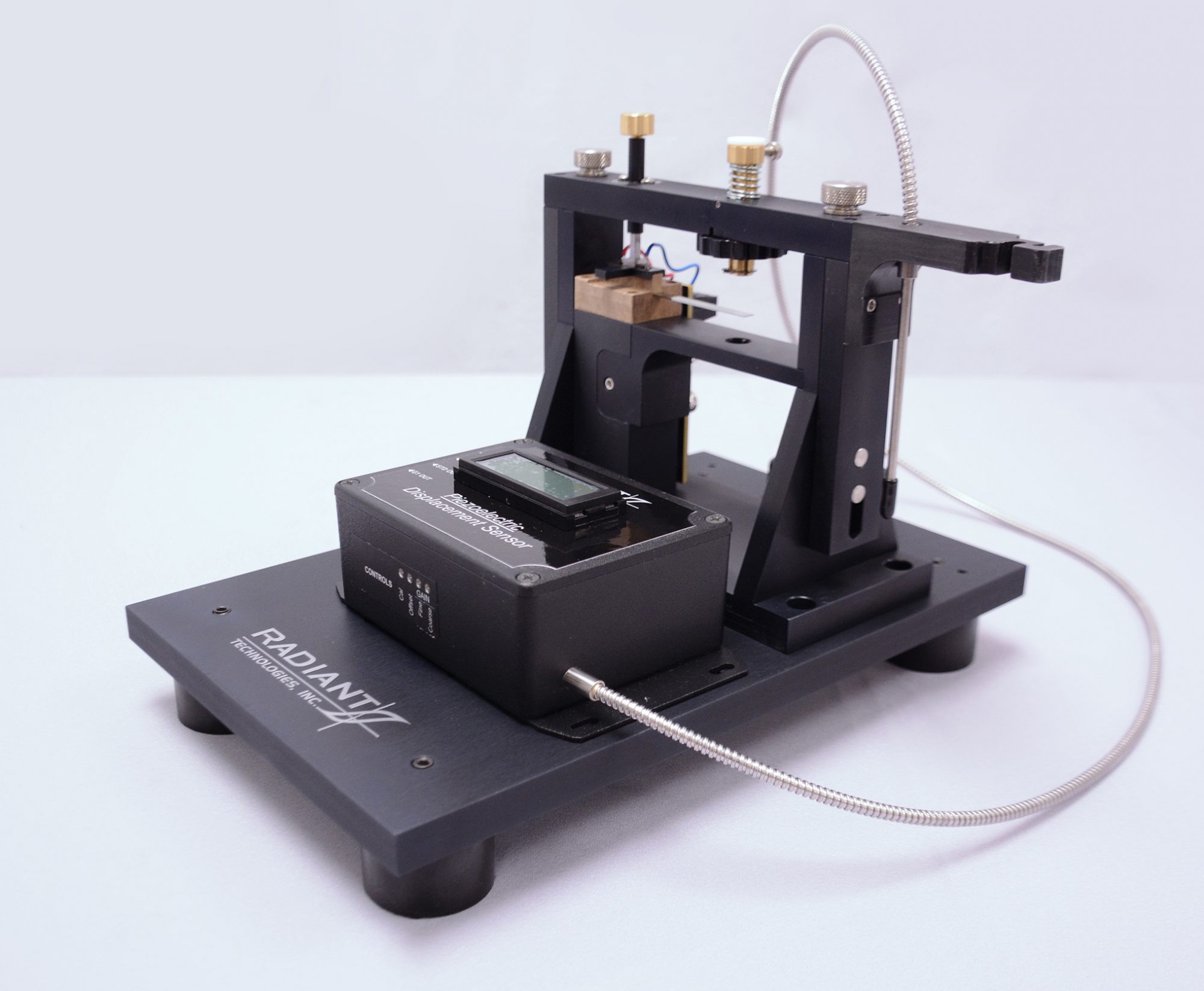 Image of a Radiant Technologies Thin Film Piezoelectric Test Bundle (e31) setup